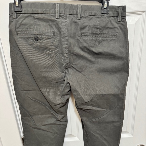 Men’s Gray Khaki Pants (33x30) | Gap Slim-fit Essential Khakis - Picture 3 of 8